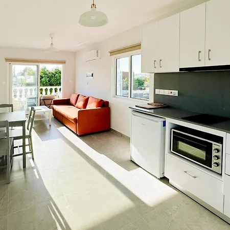 Nissi Ave 66-25 * איה נאפה