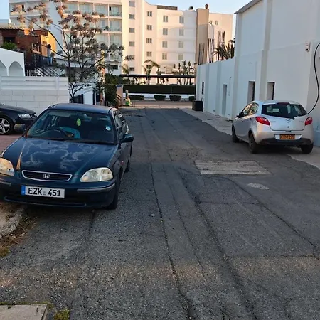 Nissi Ave 66-25 דירה *