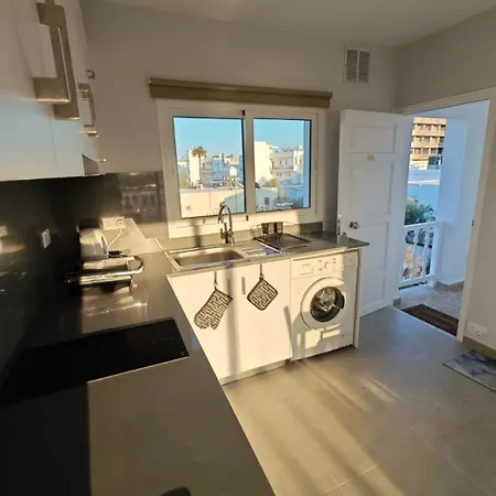 דירה Nissi Ave 66-25 *