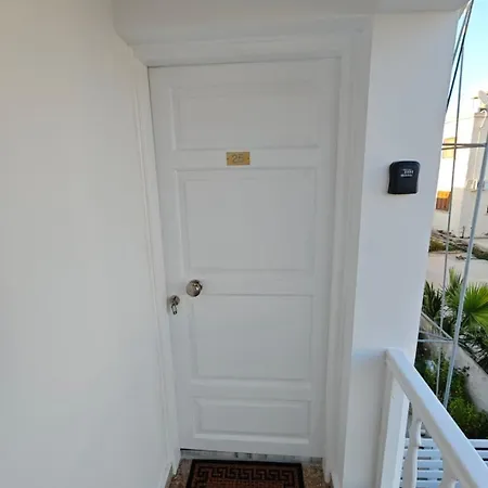 Nissi Ave 66-25 * איה נאפה