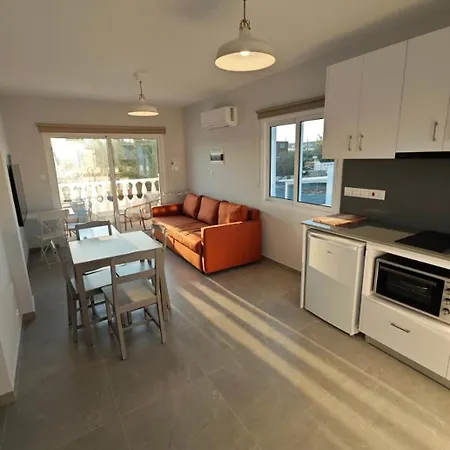 Nissi Ave 66-25 איה נאפה