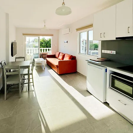 דירה Nissi Ave 66-25 איה נאפה